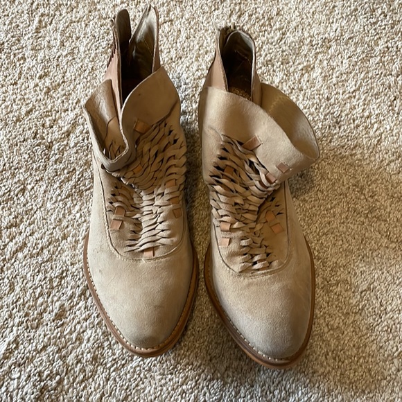 Cute leather booties - Picture 4 of 7